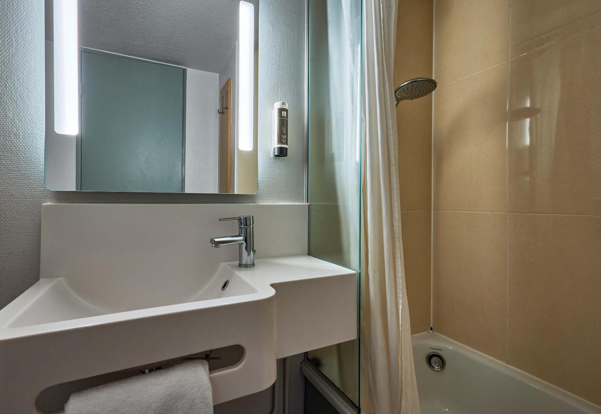 B&B Hotel Cherbourg Екстериор снимка