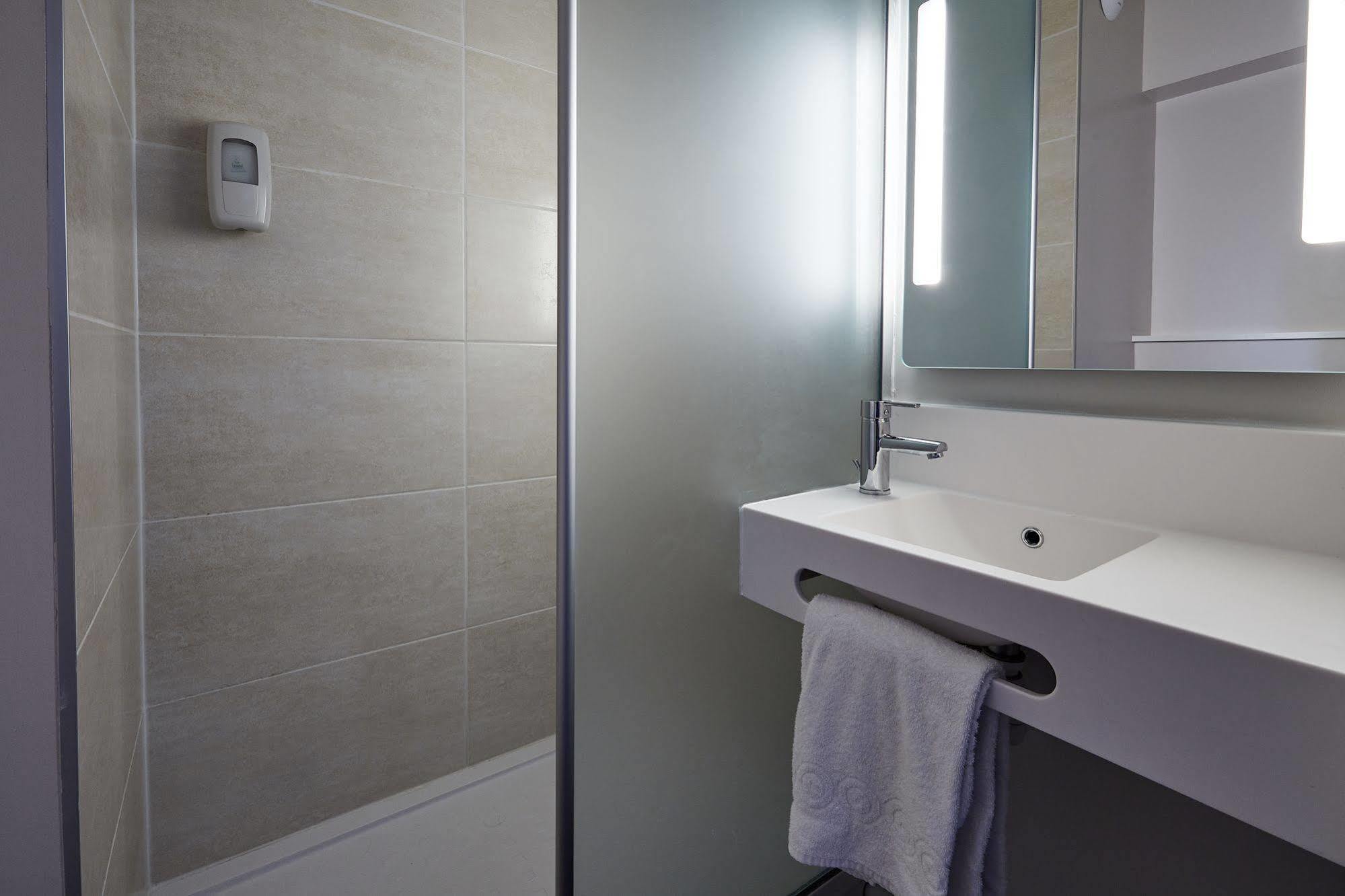 B&B Hotel Cherbourg Екстериор снимка